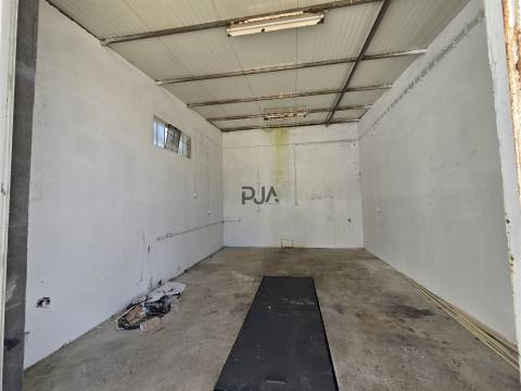 Garagem/arrecadação para arrendar em Oliveira Mangualde