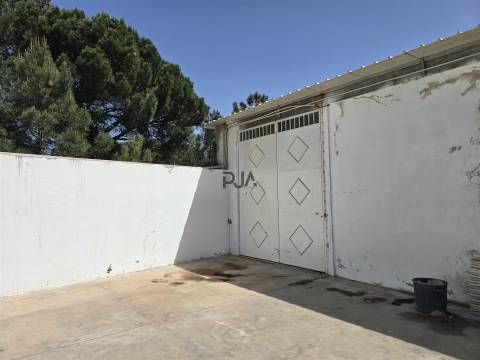 Garagem/arrecadação para arrendar em Oliveira Mangualde