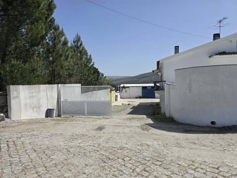 Garagem/arrecadação para arrendar em Oliveira Mangualde