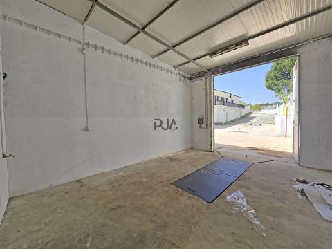Garagem/arrecadação para arrendar em Oliveira Mangualde