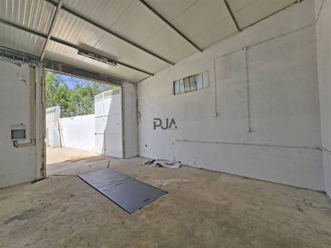 Garagem/arrecadação para arrendar em Oliveira Mangualde