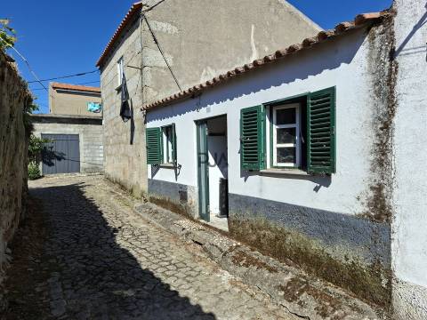 Moradia T3 em Vila Nova de Foz Côa, Guarda
