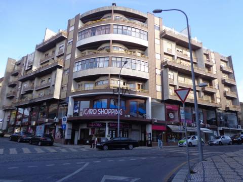 Espaço de de montra/publicidade no centro comercial Ícaro, Viseu