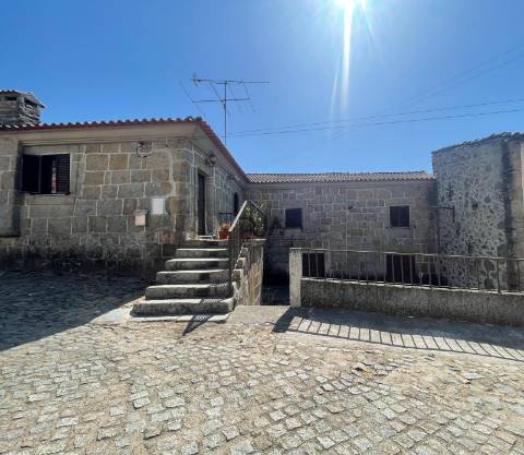 Moradia em Pedra T3 em Rio de Moinhos, Sátão