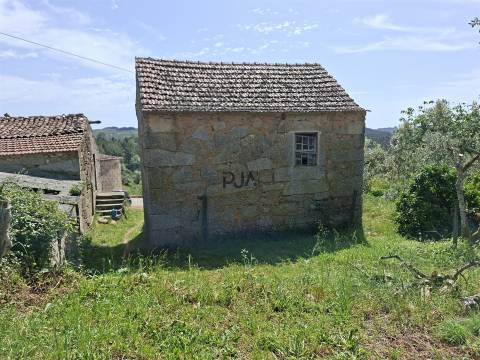 Casa tradicional em pedra para recuperar em Matança, Fornos de Algodres