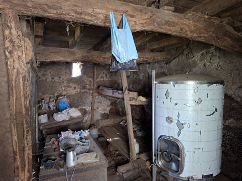 Casa tradicional em pedra para recuperar em Matança, Fornos de Algodres