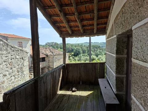 Casa tradicional em pedra para recuperar em Matança, Fornos de Algodres