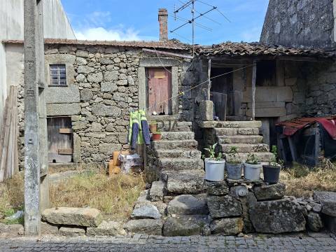 Moradia para recuperar em Rancozinho, Fornos de Algodres
