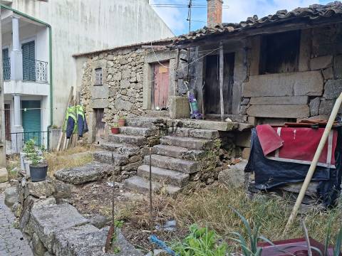 Moradia para recuperar em Rancozinho, Fornos de Algodres