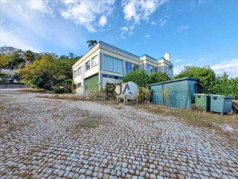Edifício com grande potencial em Santiago de Besteiros, Tondela