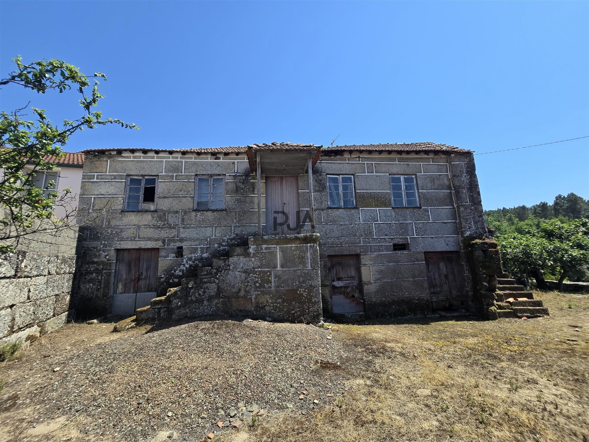 Moradia Rústica T4 em Pedra em Fagilde, Mangualde