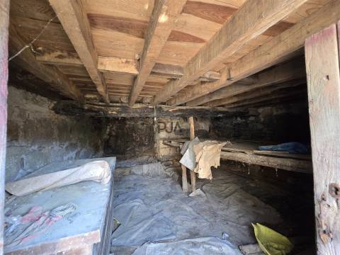 Moradia Rústica T4 em Pedra em Fagilde, Mangualde