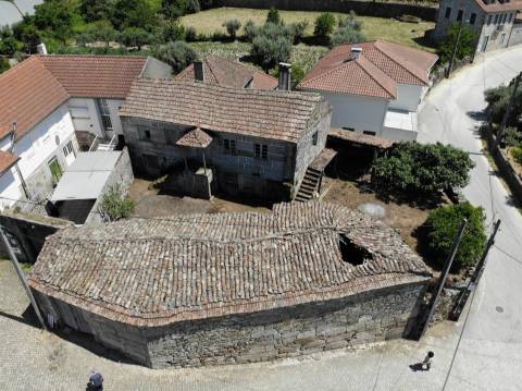 Moradia Rústica T4 em Pedra em Fagilde, Mangualde
