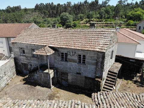 Moradia Rústica T4 em Pedra em Fagilde, Mangualde