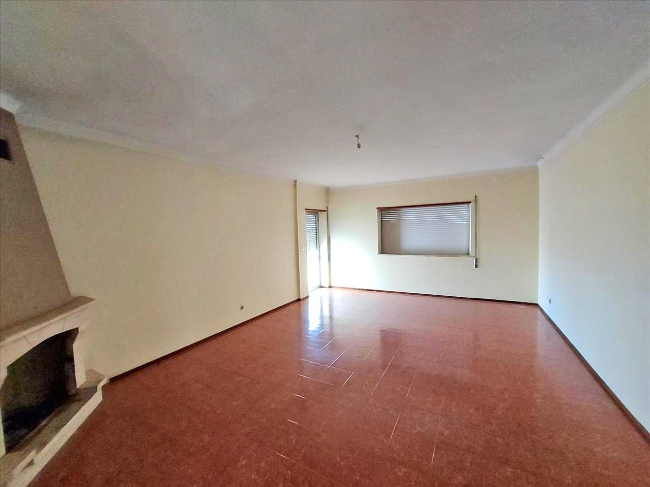 Apartamento T4  em Pedronhe, Tondela