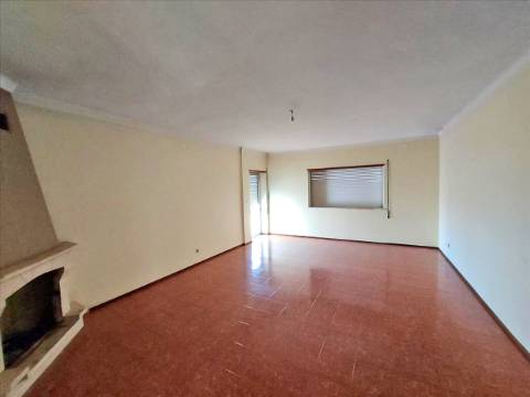 Apartamento T4  em Pedronhe, Tondela
