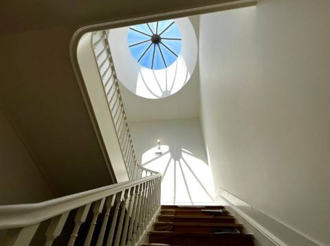 T0 c/ mezanino, varanda e terraço, zona nobre da baixa do Porto