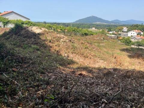 Moradia em Caminha com piscina em lote de 1550mts2