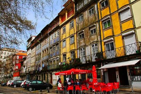 Passeio das Virtudes com vista para o rio.