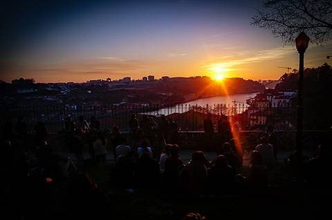 Passeio das Virtudes com vista para o rio.