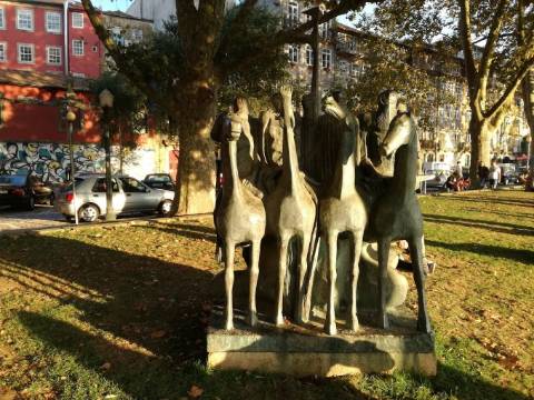 Passeio das Virtudes com vista para o rio.