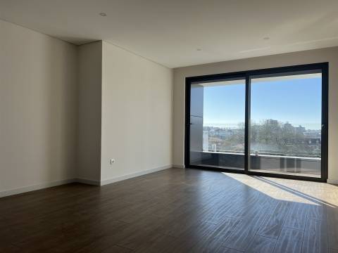 T4 novo c/ terraço junto à Rotunda da Boavista