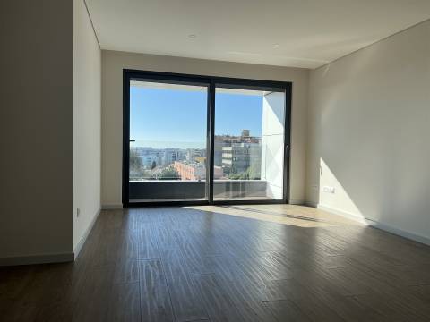 T4 novo c/ terraço junto à Rotunda da Boavista