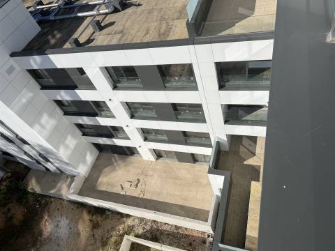 T4 novo c/ terraço junto à Rotunda da Boavista