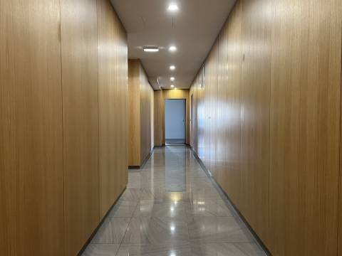 T4 novo c/ terraço junto à Rotunda da Boavista