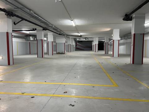 T4 novo c/ terraço junto à Rotunda da Boavista