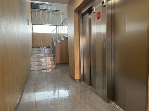 T4 novo c/ terraço junto à Rotunda da Boavista