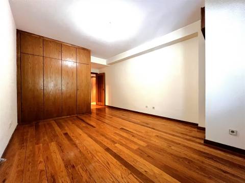 T4 na Foz Velha com vista mar junto à praia