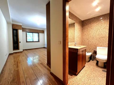 T4 na Foz Velha com vista mar junto à praia