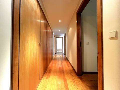 T4 na Foz Velha com vista mar junto à praia