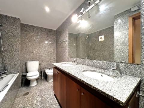 T4 na Foz Velha com vista mar junto à praia