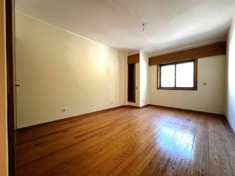 T4 na Foz Velha com vista mar junto à praia