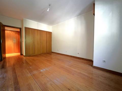 T4 na Foz Velha com vista mar junto à praia