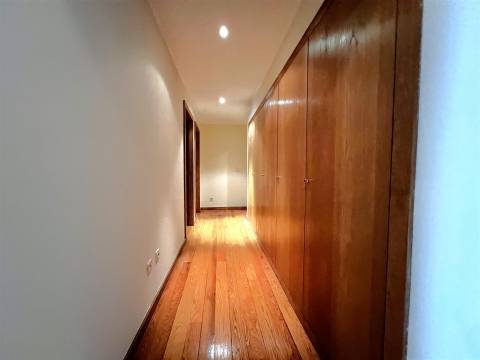 T4 na Foz Velha com vista mar junto à praia