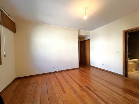 T4 na Foz Velha com vista mar junto à praia