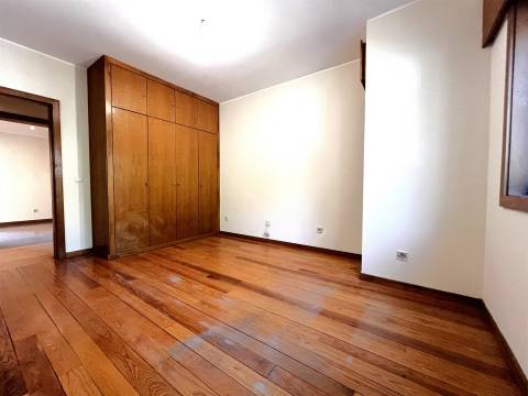 T4 na Foz Velha com vista mar junto à praia