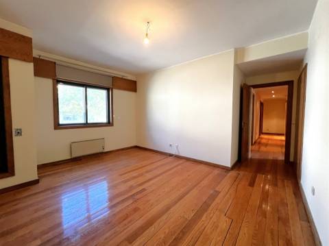 T4 na Foz Velha com vista mar junto à praia