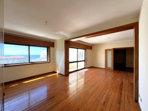 T4 na Foz Velha com vista mar junto à praia