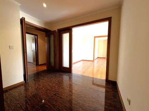 T4 na Foz Velha com vista mar junto à praia