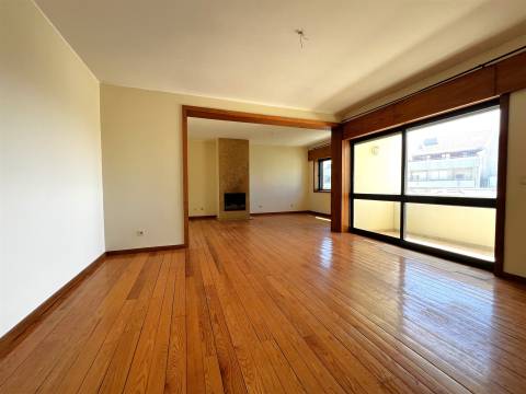 T4 na Foz Velha com vista mar junto à praia