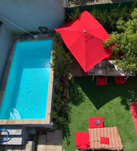 Moradia T3, na Foz com jardim e piscina