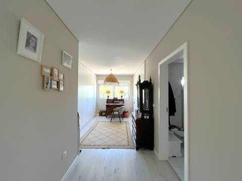 Moradia T3, na Foz com jardim e piscina