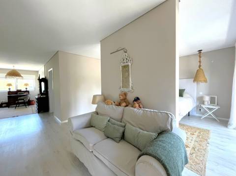 Moradia T3, na Foz com jardim e piscina