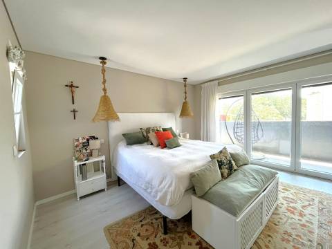 Moradia T3, na Foz com jardim e piscina
