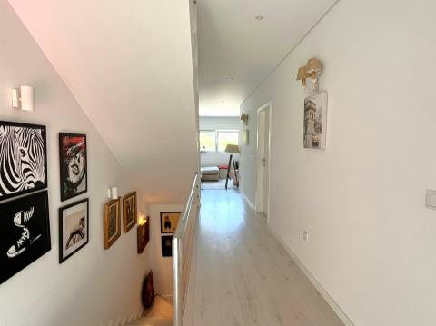 Moradia T3, na Foz com jardim e piscina