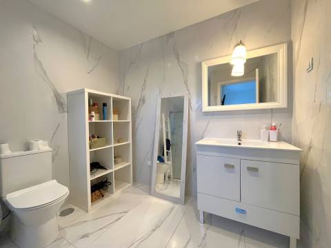 Moradia T3, na Foz com jardim e piscina